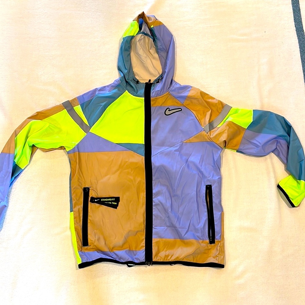 COPY - Brand new Nike Windrunner running jacket. Size Large